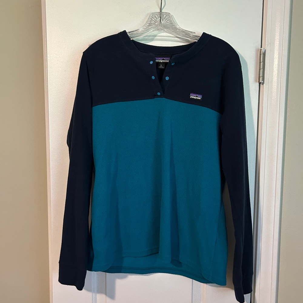 Patagonia Teal and Navy Fleece Pullover